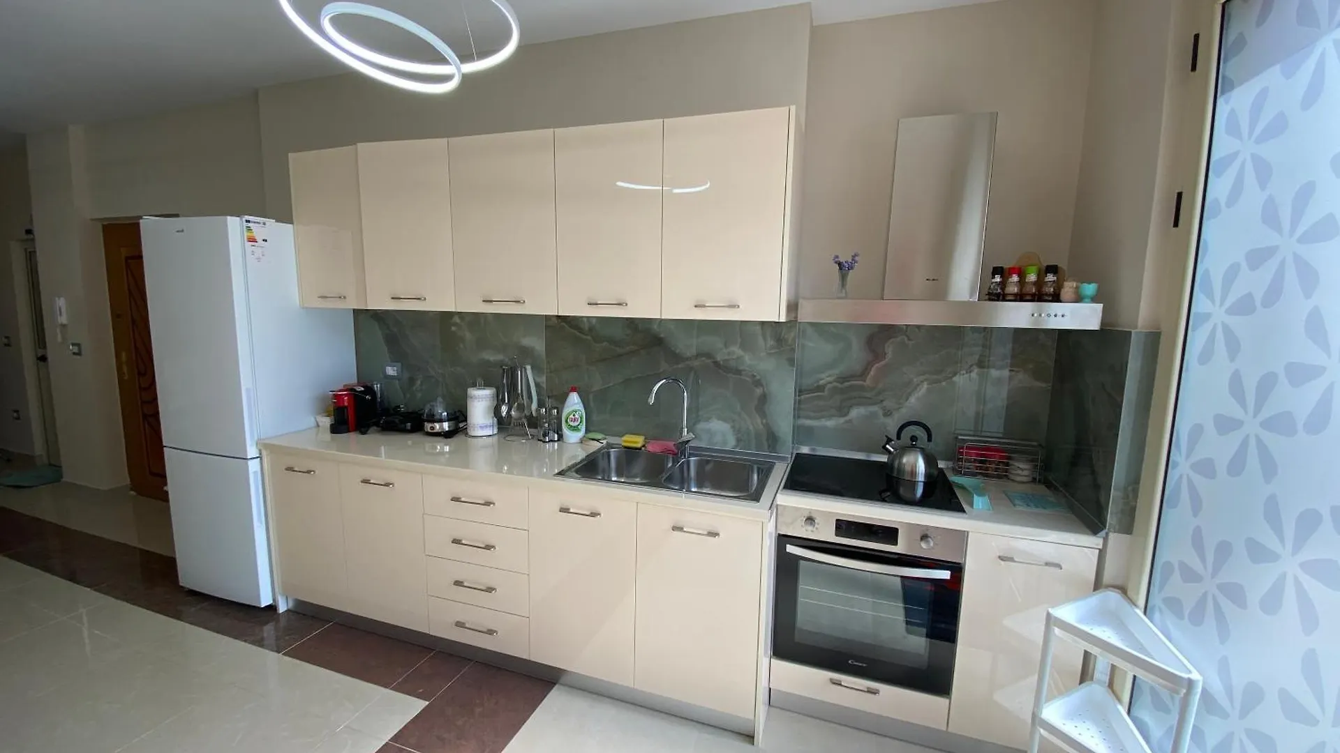 Tinas Rooms دراس 0*,