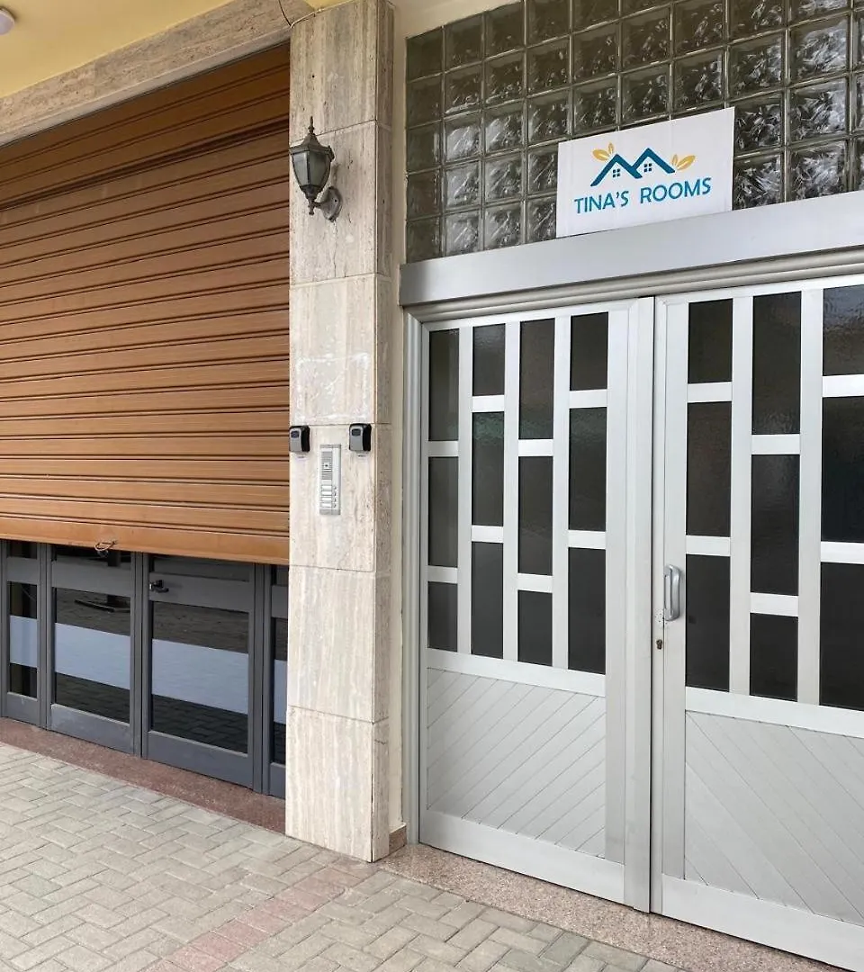 Tinas Rooms Durres